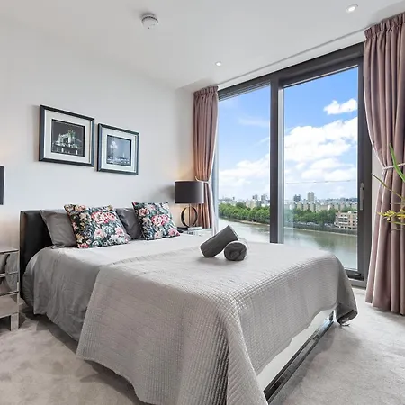 Central London Spectacular Riverview Two Bedroom Luxury Designer Apartment-Ac-Parking-Wifi-2 Bathrooms